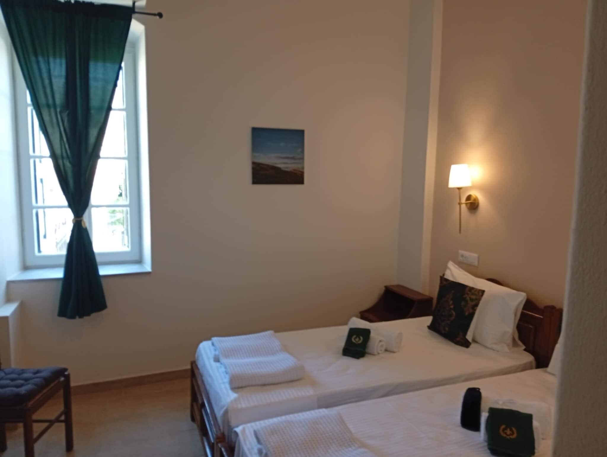 Klassieke kamer, 2 eenpersoonsbedden | Lakens van Egyptisch katoen, luxe beddengoed, een minibar