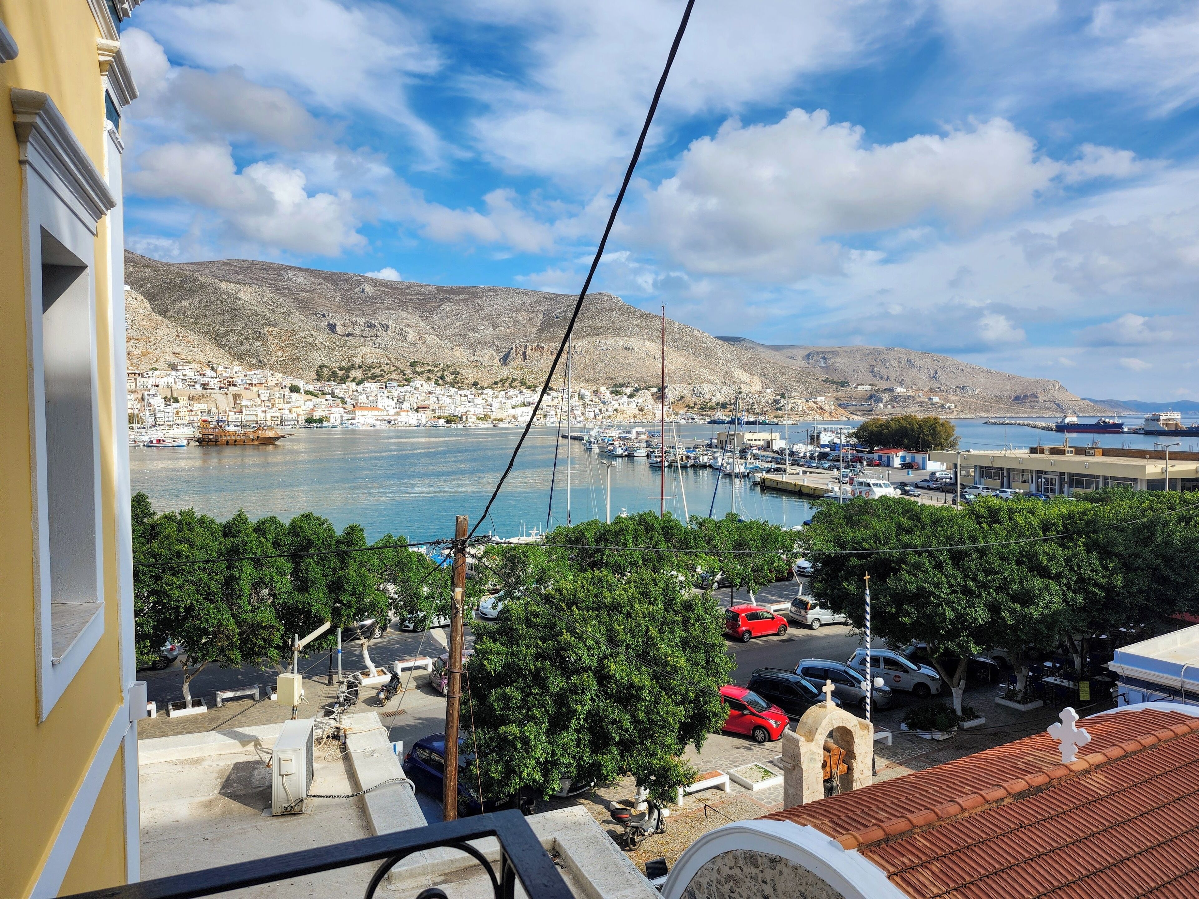 Habitación doble Deluxe, balcón, vista al puerto | Vista a la playa o el mar