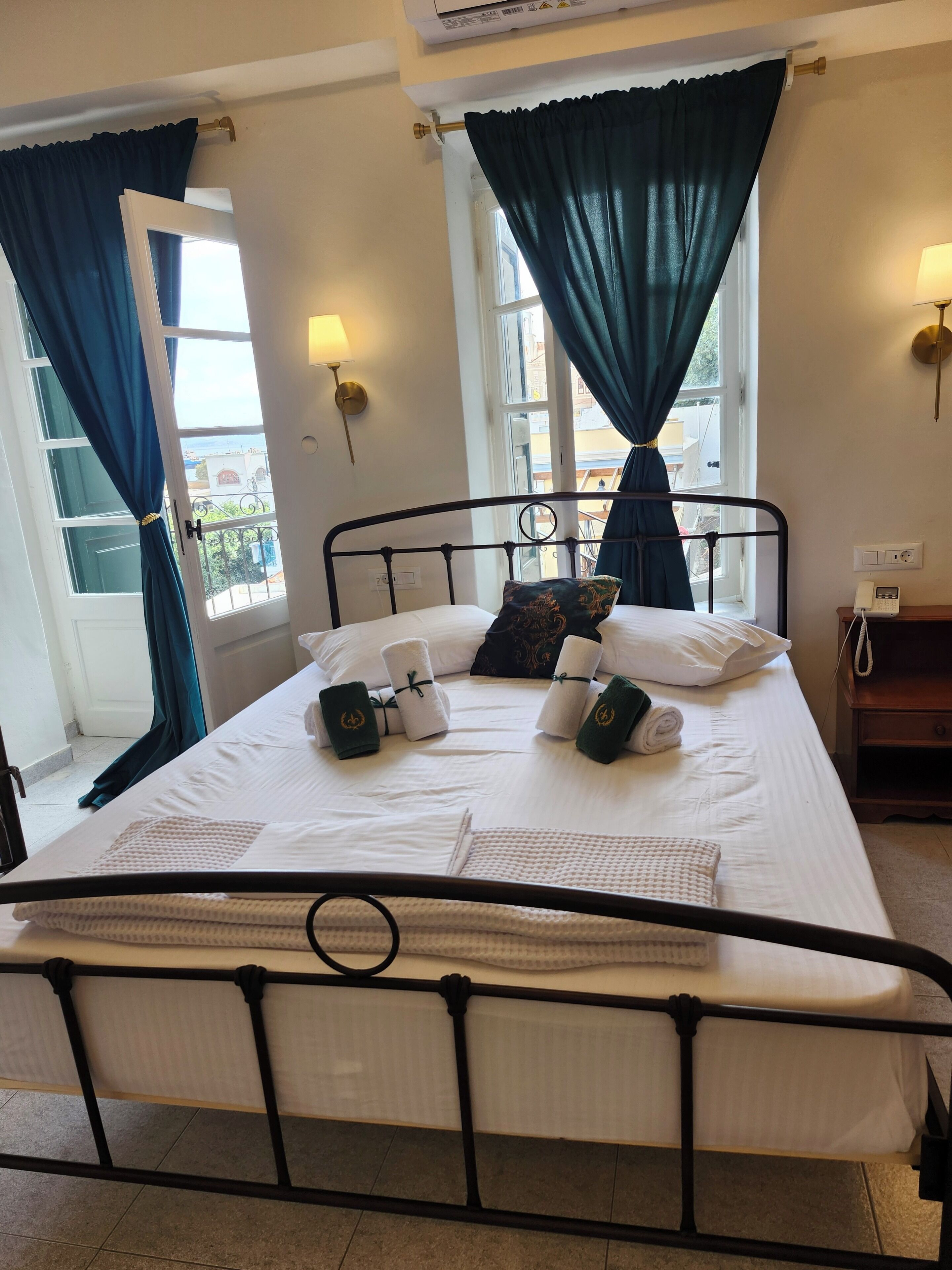 Deluxe Double Room, Balcony, Harbor View | Egyptian cotton sheets, premium bedding, minibar, in-room safe