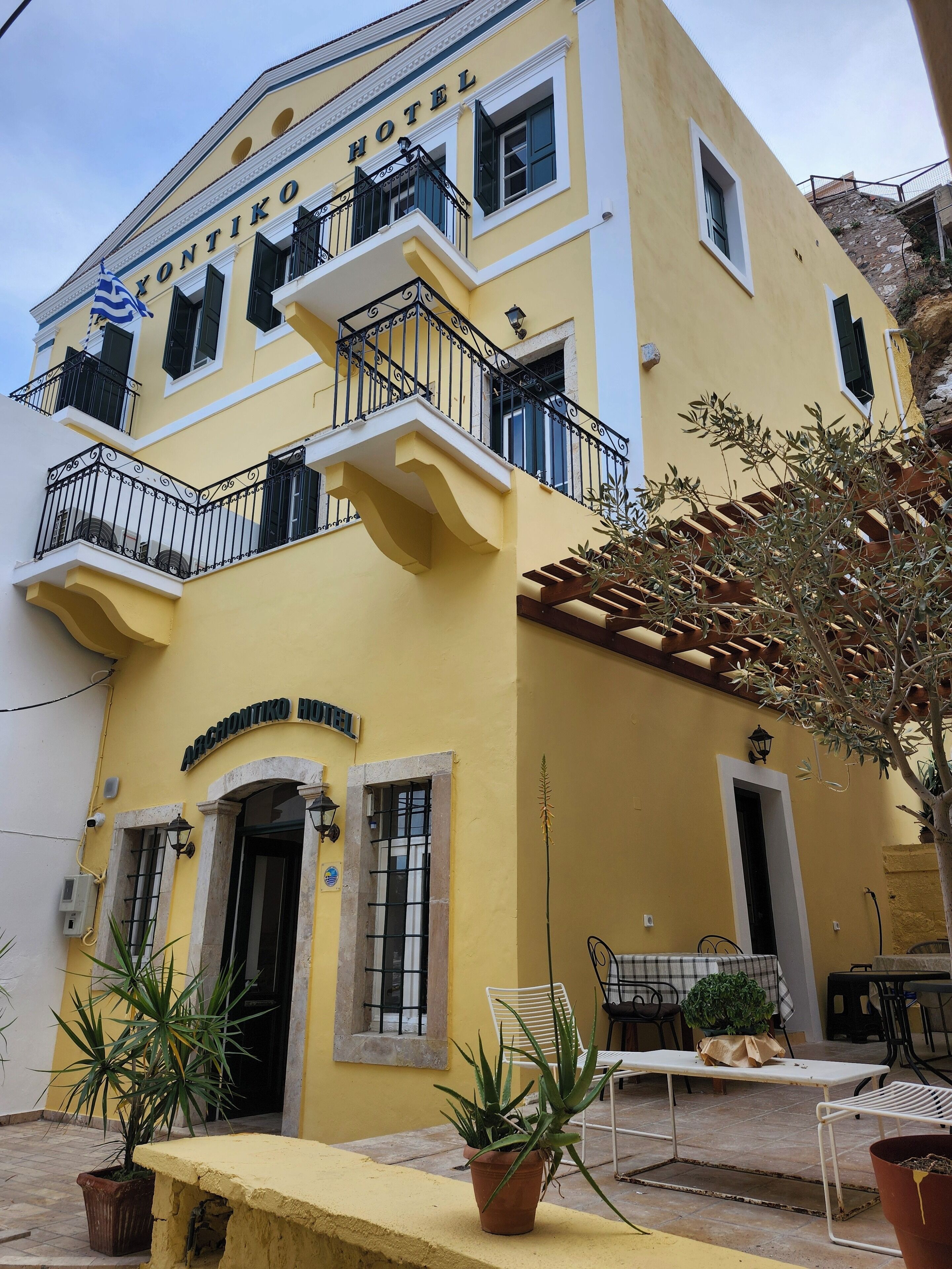 Vista frontal de la propiedad