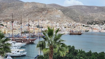 Deluxe Twin Room, Balcony, Harbor View | Egyptian cotton sheets, premium bedding, minibar, in-room safe