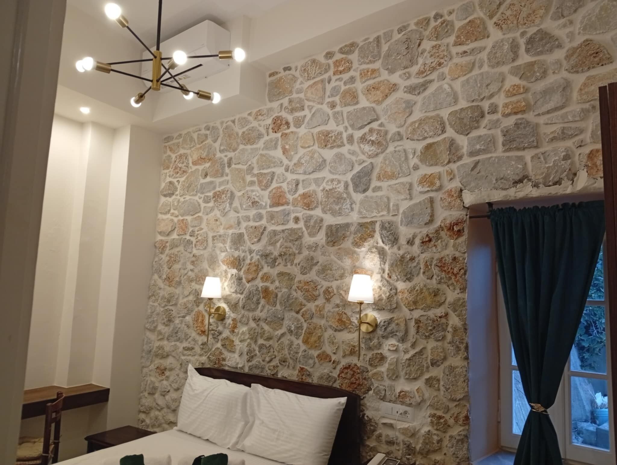 Chambre Design, 1 lit double, vue ville | Draps en coton égyptien, literie de qualité supérieure, minibar