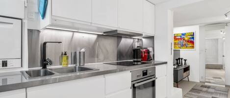 Fridge, oven, stovetop, dishwasher