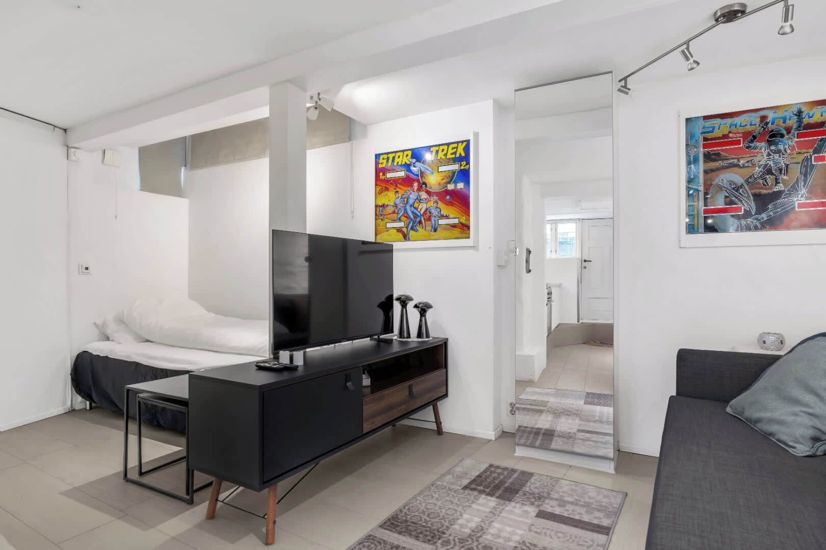 デスク 、アイロン / アイロン台、WiFi、ベッドシーツ