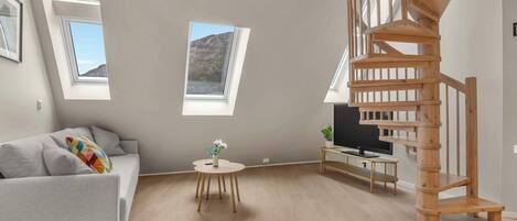 Una televisión, una oficina