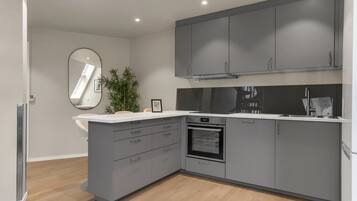 Fridge, stovetop, dishwasher, coffee/tea maker