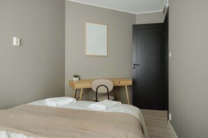3 室のベッドルーム、デスク、アイロン / アイロン台、WiFi