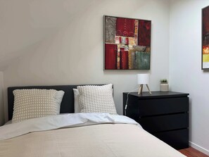 4 bedrooms, desk, iron/ironing board, travel cot - 306SB10 - 4BR Family Stay (Bergen)