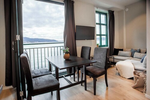 207SB10 - Small 3BR Apartment