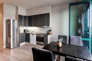 Refrigerador, horno, parrilla de estufa y lavavajillas