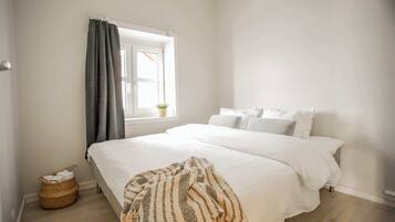 3 bedrooms, desk, iron/ironing board, WiFi