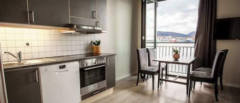 Køleskab, ovn, kogeplade, opvaskemaskine