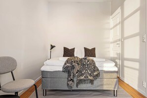 2 bedrooms, desk, iron/ironing board, WiFi