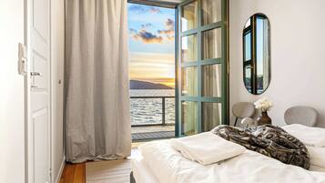 3 bedrooms, desk, iron/ironing board, WiFi