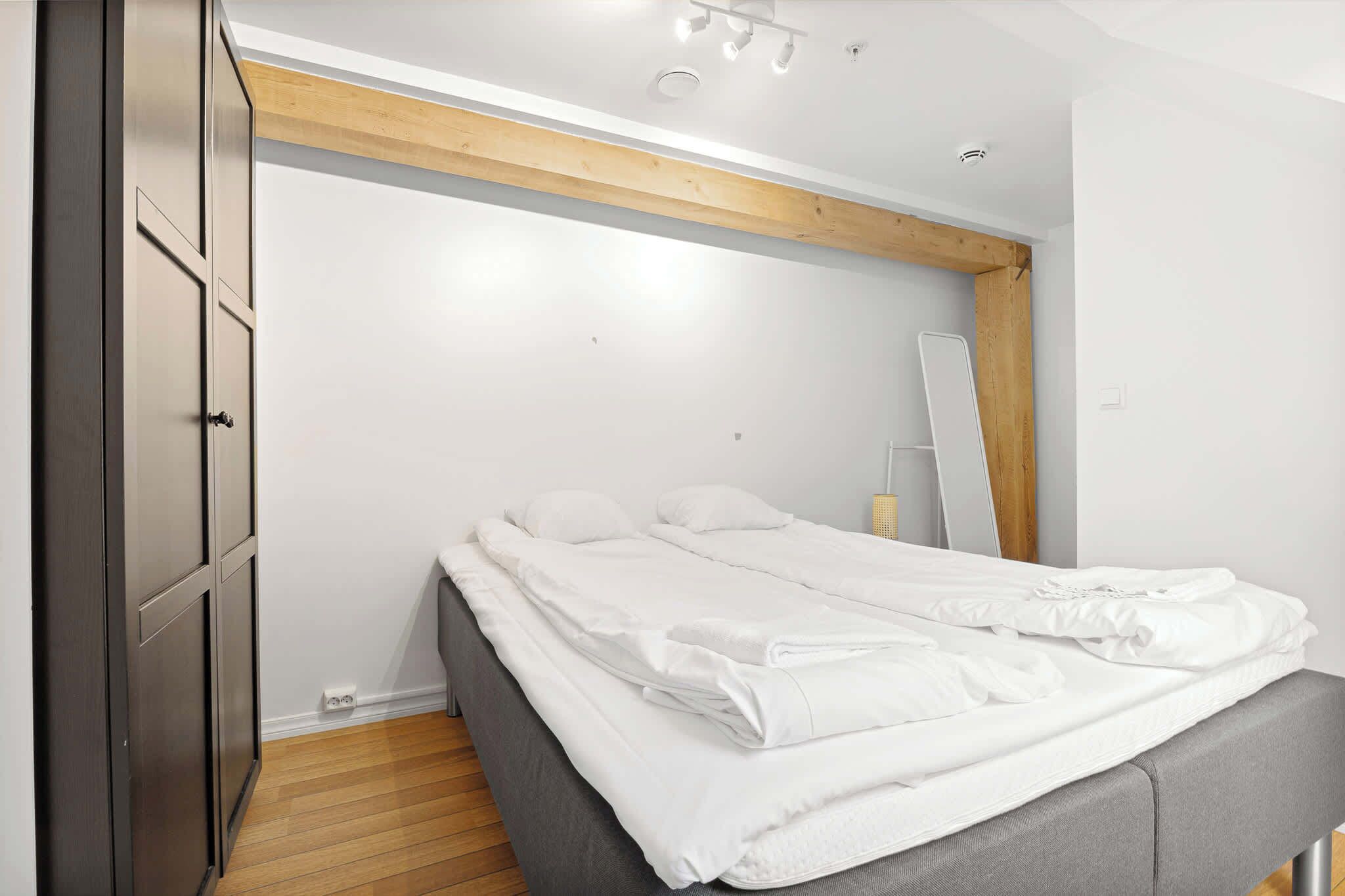 2 habitaciones, escritorio, tabla de planchar con plancha y wifi 