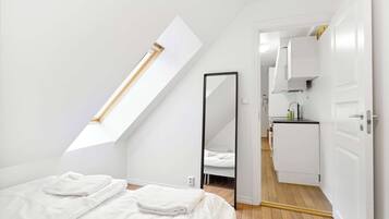 2 habitaciones, escritorio, tabla de planchar con plancha y wifi