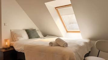 2 dormitorios, escritorio, tabla de planchar con plancha y wifi