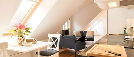 Una televisión, una oficina