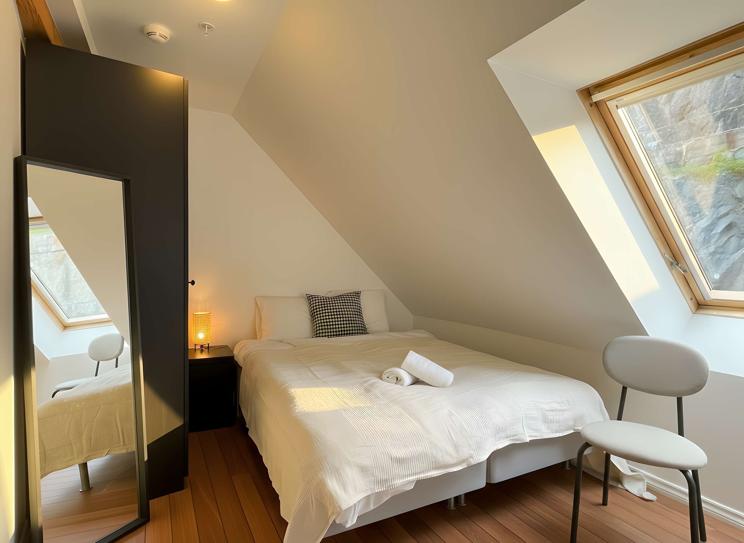 2 bedrooms, desk, iron/ironing board, WiFi