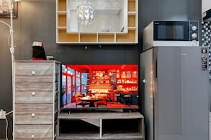Interior - Cozy & Modern Belmont Apt Studio w/ Wi-Fi &Netflix (West Jakarta)