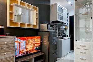 Unclassified image, 5 of 23, button - Cozy & Modern Belmont Apt Studio w/ Wi-Fi &Netflix (West Jakarta)
