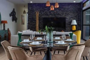 Dining - Pattana Moon (Phuket)