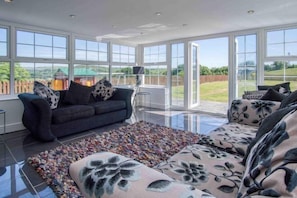 Room - Hopkins Retreat Farm - 5 Bedroom House - Swansea (Mawr)