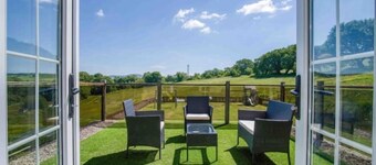 Hopkins Retreat Farm - 5 Bedroom House - Swansea