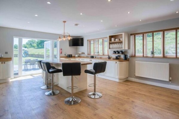 Room - Hopkins Retreat Farm - 5 Bedroom House - Swansea (Mawr)