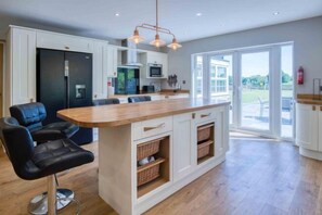 Room - Hopkins Retreat Farm - 5 Bedroom House - Swansea (Mawr)