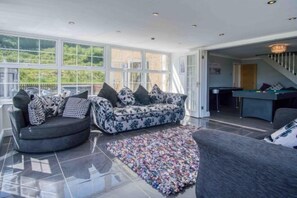 Room - Hopkins Retreat Farm - 5 Bedroom House - Swansea (Mawr)