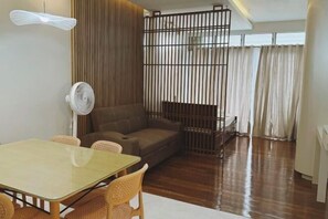 Restaurant - Queensland Manor Condominium Deluxe Suite (Cebu City)