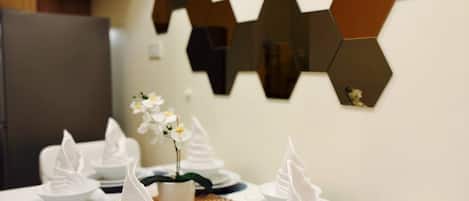 Condo, 1 habitación, con acceso para personas discapacitadas, alberca privada | Comedor