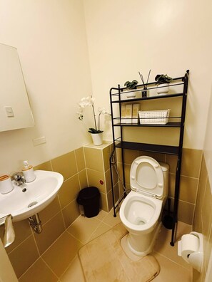 Bathroom - The Camden Place Cozy Family Group Condo Unit (Pasay)