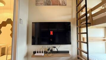 Condo, 1 Bedroom, Accessible, Private Pool | Living room