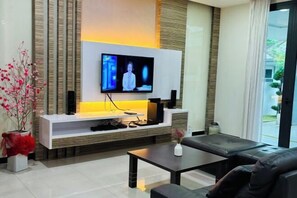 Room - Kuantan Bungalow PS4 w/ Kids Pool by Iconique (Kuala Kuantan)