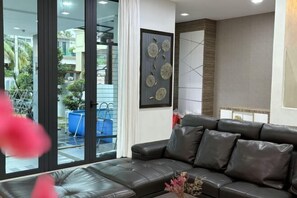 Room - Kuantan Bungalow PS4 w/ Kids Pool by Iconique (Kuala Kuantan)