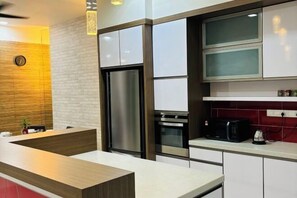 Room - Kuantan Bungalow PS4 w/ Kids Pool by Iconique (Kuala Kuantan)