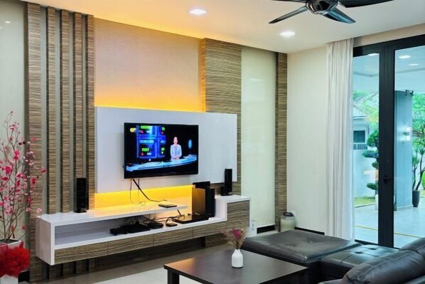 Room - Kuantan Bungalow PS4 w/ Kids Pool by Iconique (Kuala Kuantan)