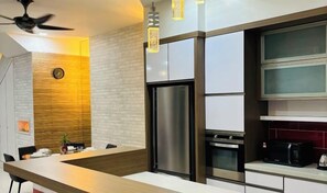 Private kitchen - Kuantan Bungalow PS4 w/ Kids Pool by Iconique (Kuala Kuantan)