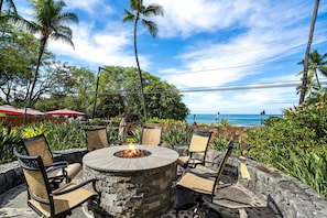 Outdoor dining - Newly renovated, Steps to the Shore - Royal Kahili B204 (Kailua-Kona)