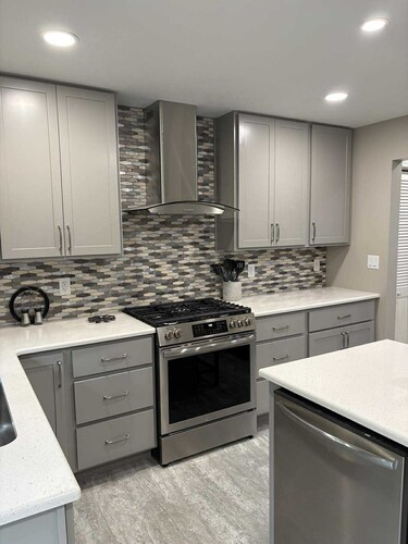 Welcoming 5-bedroom house on peaceful 2 acre lot 2.5 miles from SBN Airport.