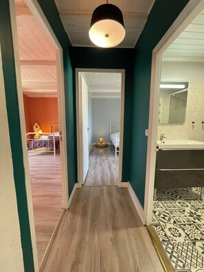 2 chambres, fer et planche à repasser, Wi-Fi, draps fournis