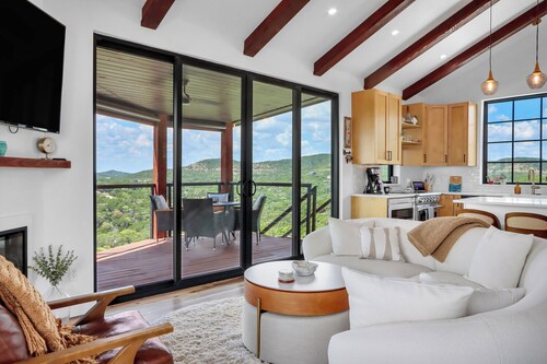Canyon Lake Tree House: Modern 2BR Luxury w/ Hot Tub, Decks & Stunning Views