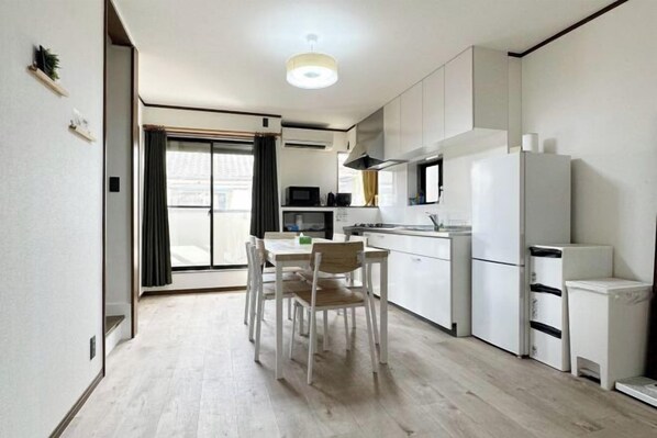 Interior - Casa Alegria (Osaka)