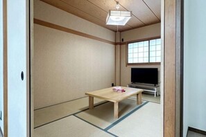 Interior - Casa Alegria (Osaka)