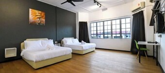 Warm House Alor Akar Linked House 6BR 15pax