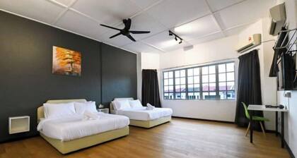 Warm House Alor Akar Linked House 6BR 15pax