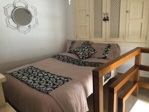 2 bedrooms, iron/ironing board, WiFi, bed sheets