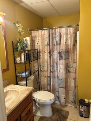 مناشف، صابون، ورق حمّام